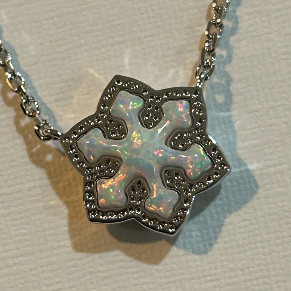 Kendra Scott Iridescent White Opal Flower Pendant Necklace - Picture 5 of 6